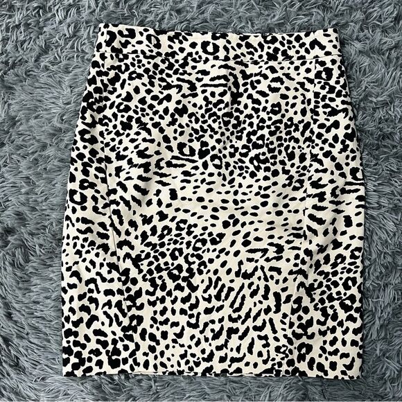 Ann Taylor LOFT Cheetah Print Pencil Skirt Size 4p - Picture 1 of 7